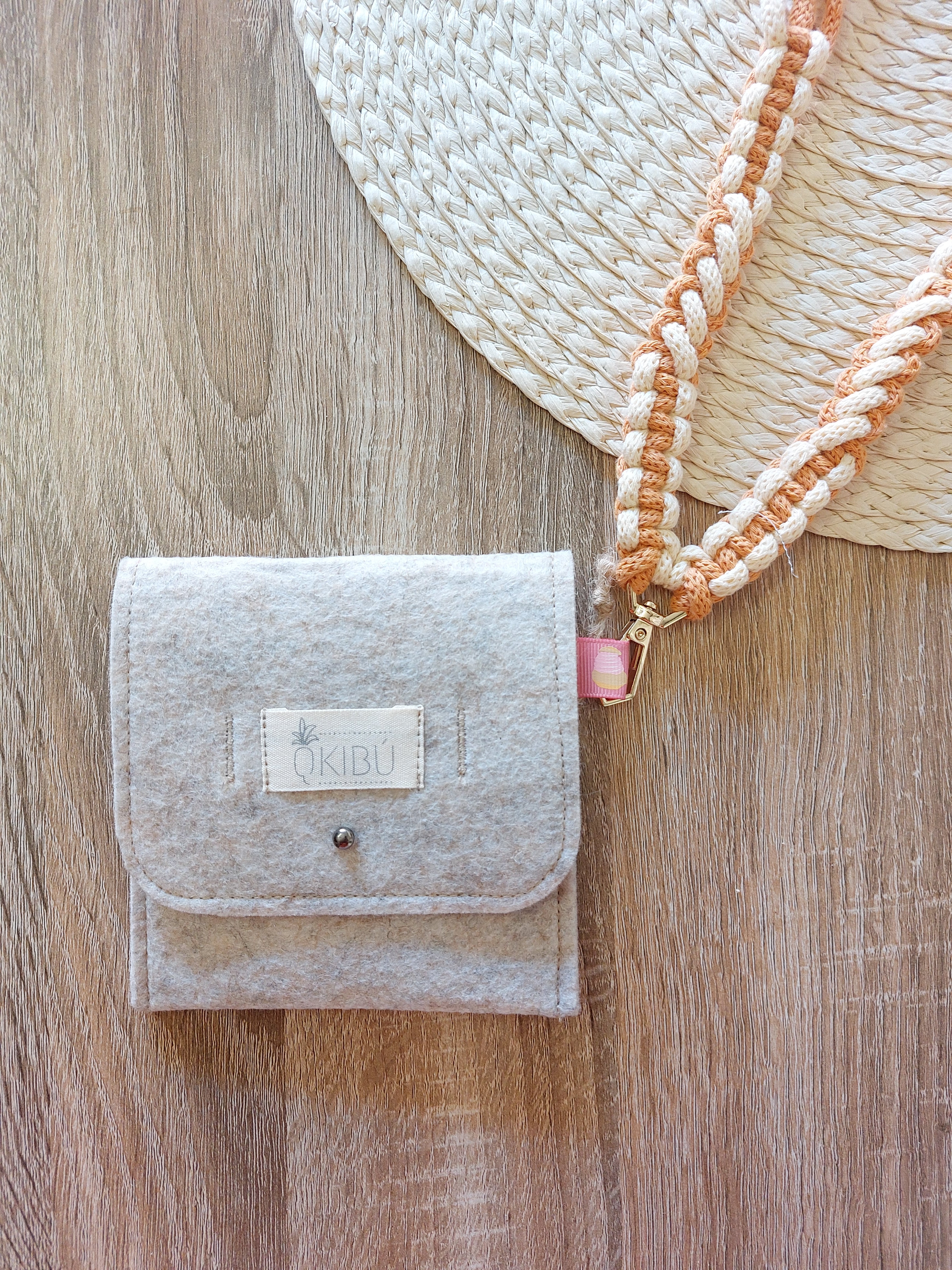 Qkibú Felt Keeper Sand